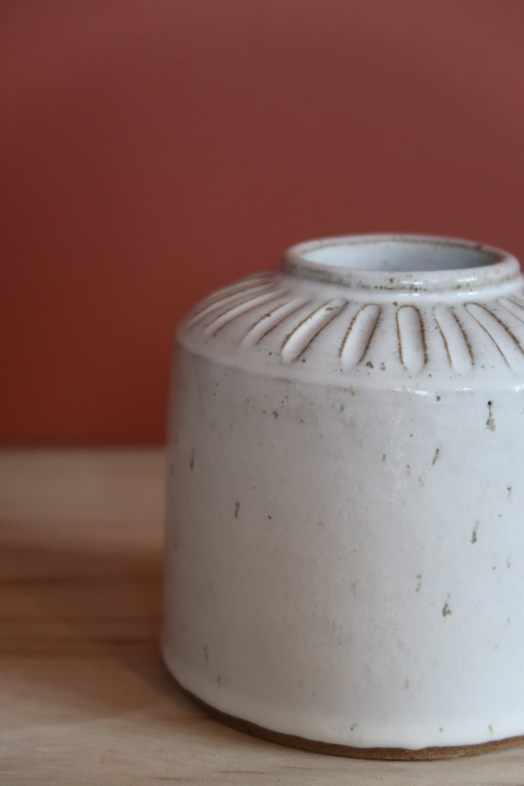 Sne, hånddrejet vase