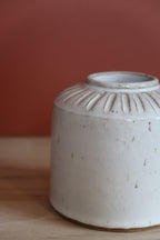 Sne, hånddrejet vase
