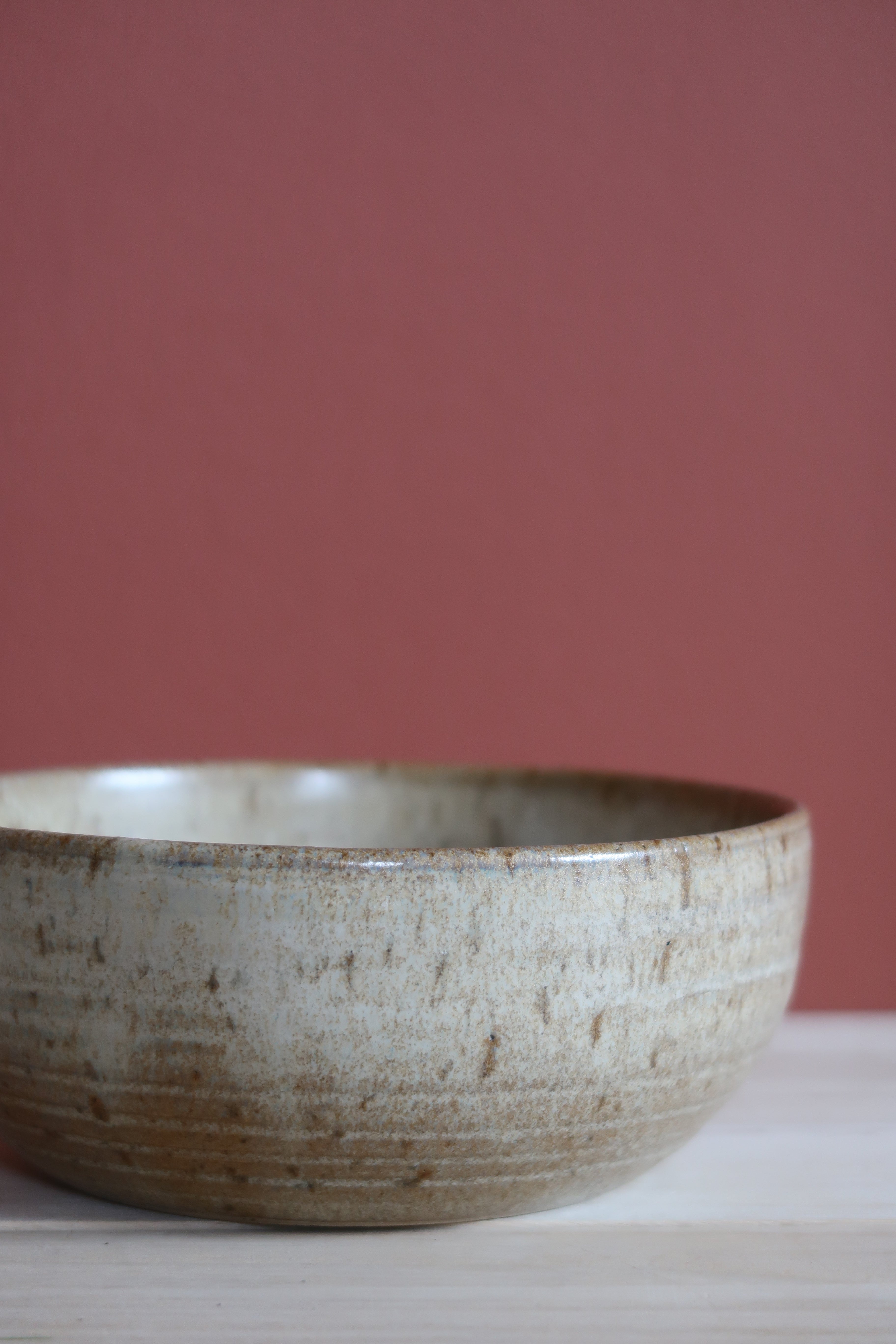Keramikskål, beige med nister