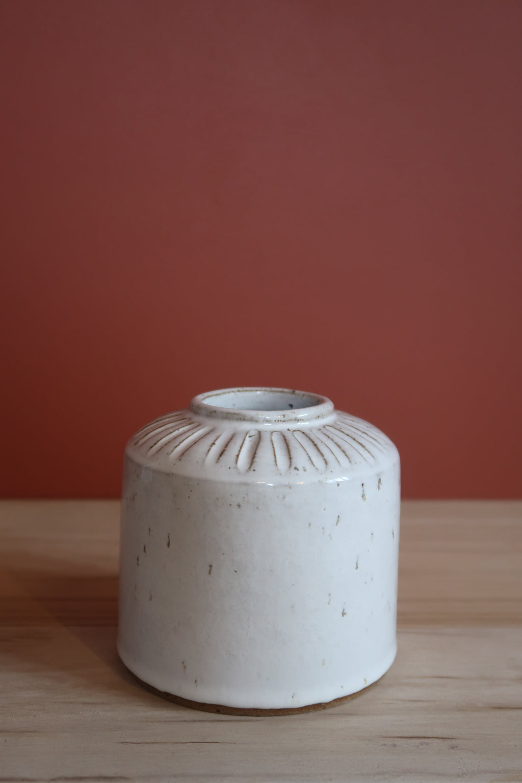 Sne, hånddrejet vase