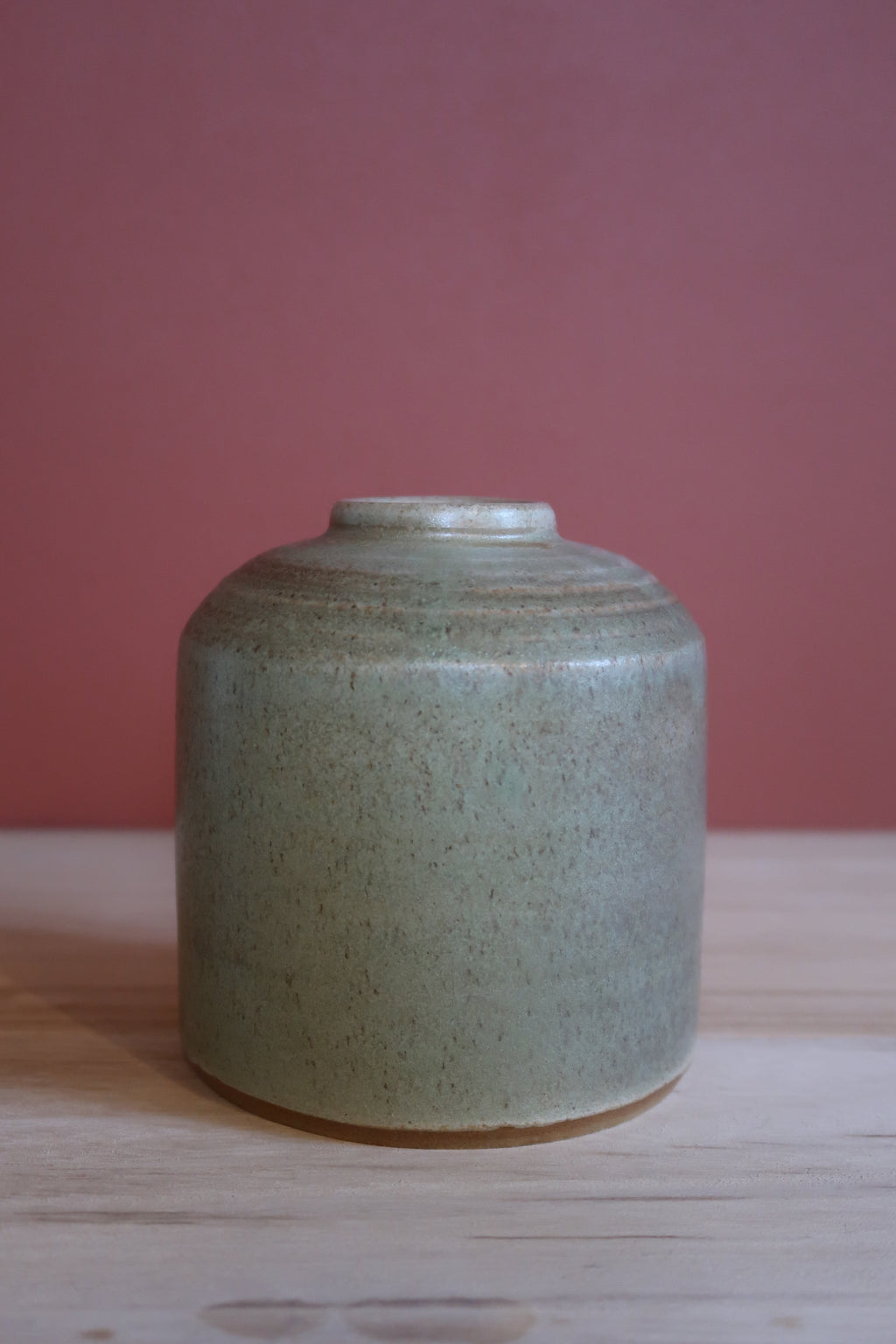 Mos, hånddrejet vase