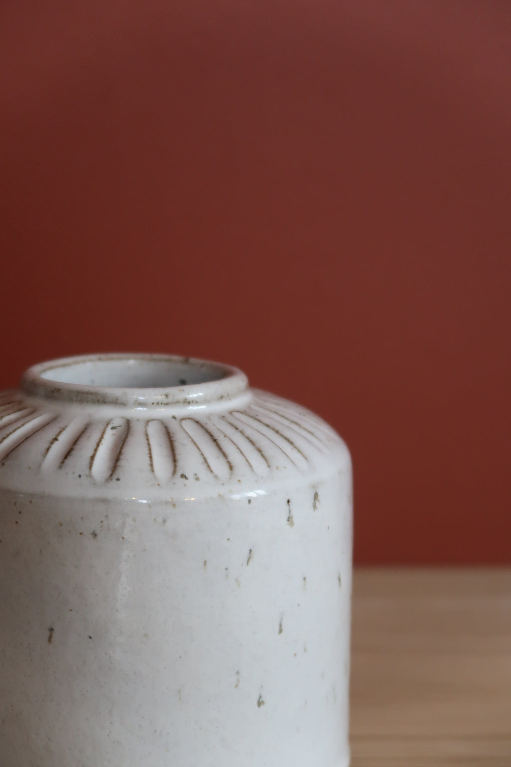 Sne, hånddrejet vase