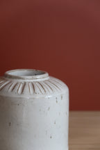 Sne, hånddrejet vase