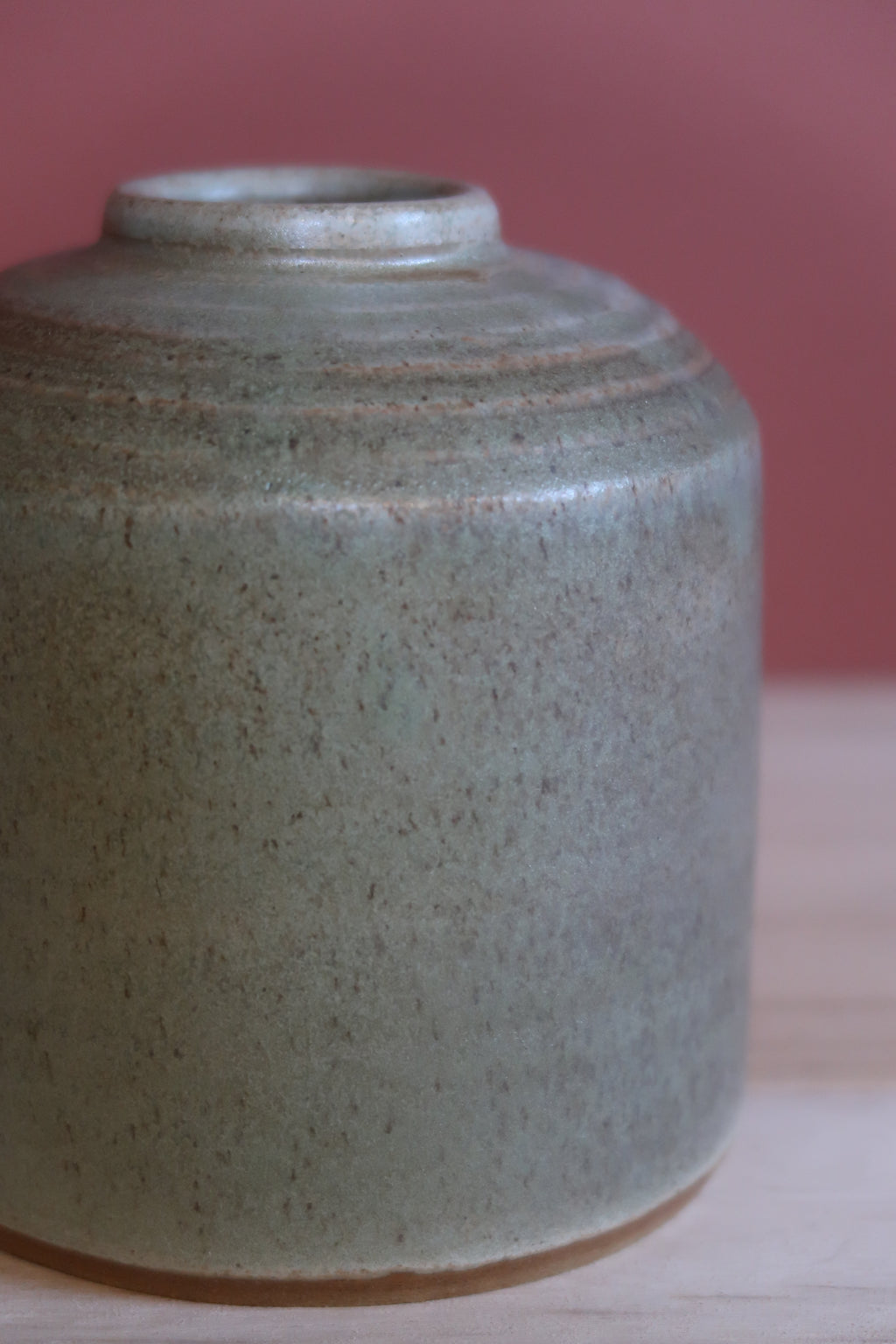 Mos, hånddrejet vase