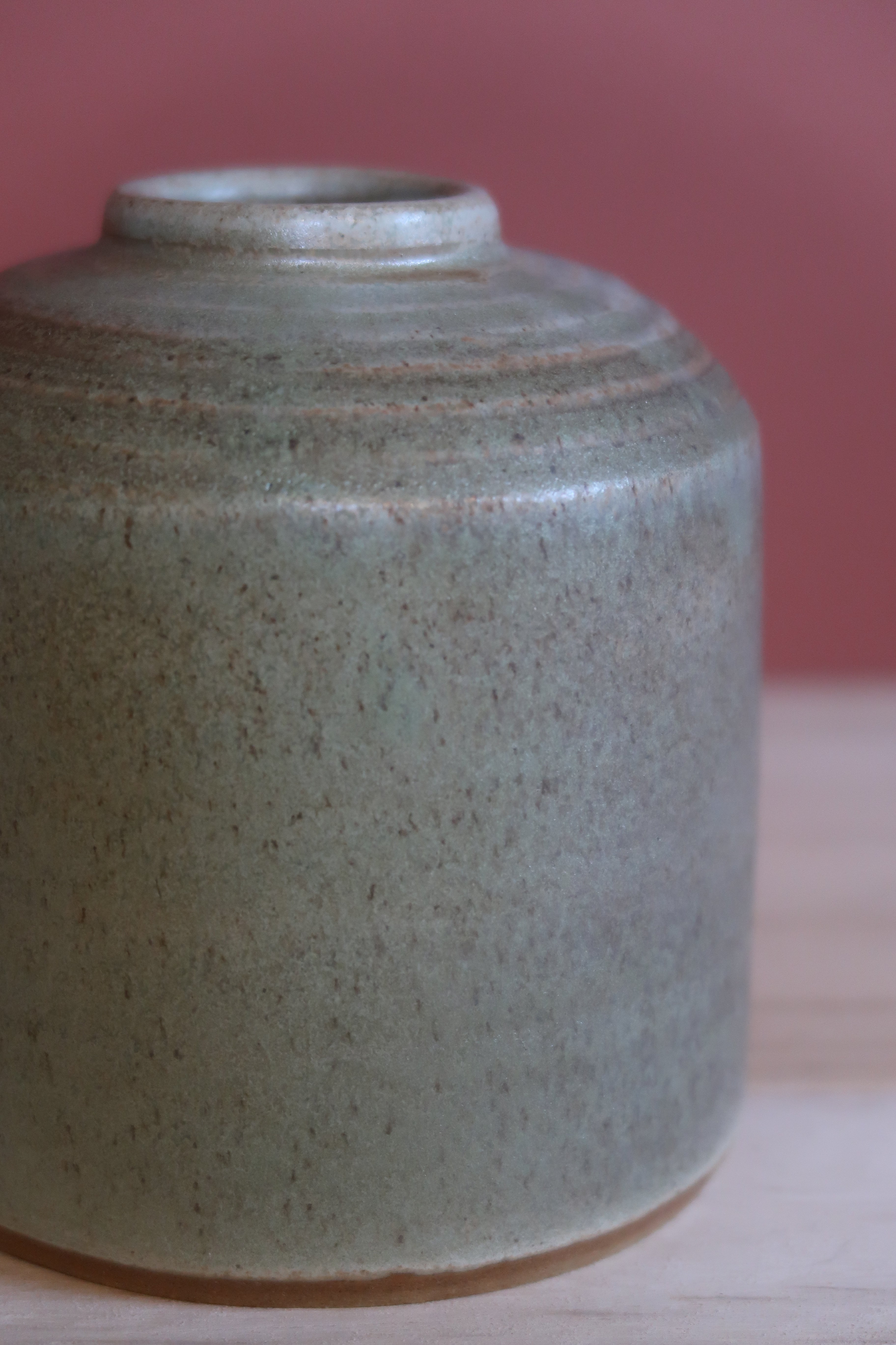 Mos, hånddrejet vase