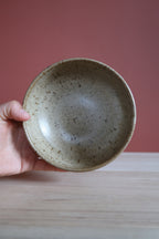 Keramikskål, beige med nister