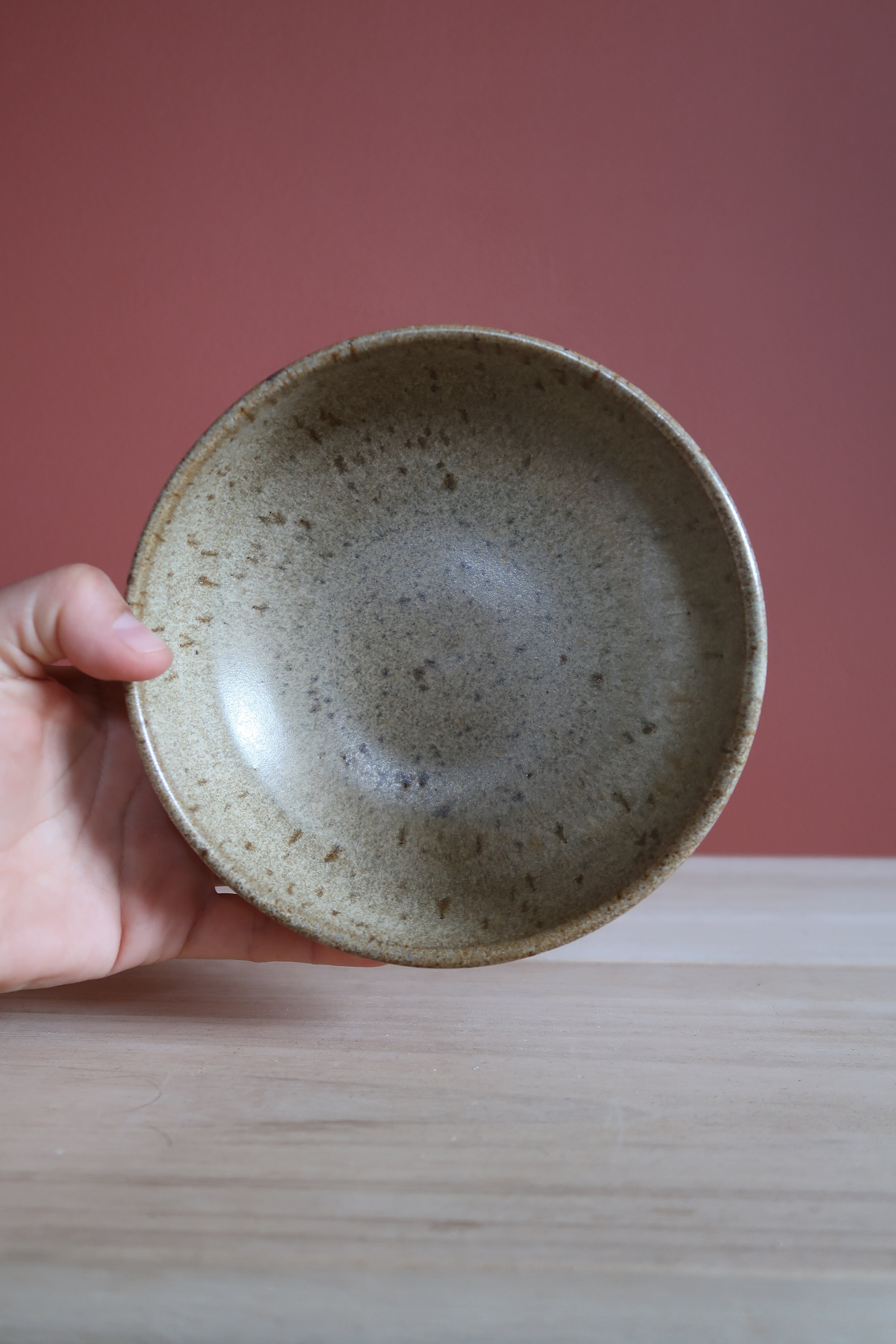 Keramikskål, beige med nister