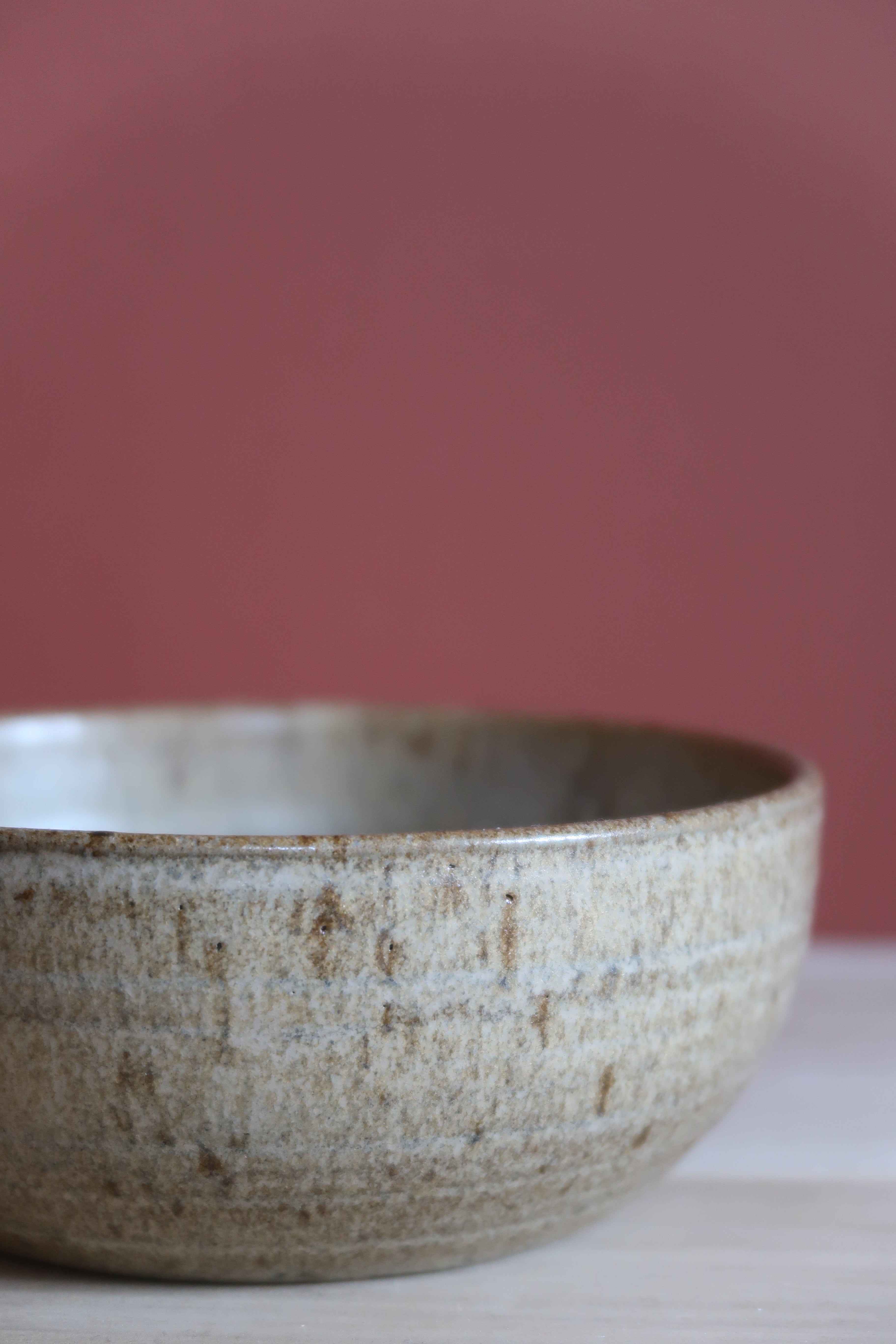 Keramikskål, beige med nister